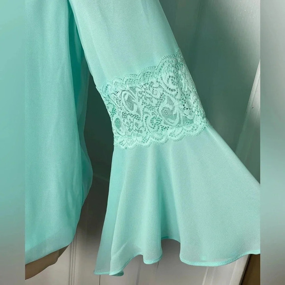 ✨BCX Mint Green Bell‎ Sleeve Top, M - Picture 7 of 9